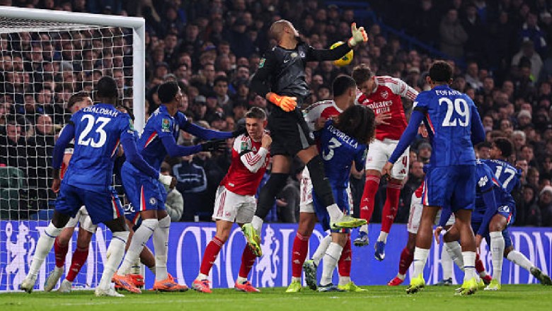 Viktor Gyokeres back on the scoresheet, Arsenal edge Chelsea in 5-goal thriller - Ảnh 1