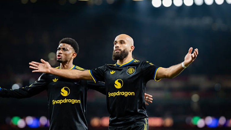 Carrick&rsquo;s magic! Man United come from behind to stun Arsenal at the Emirates - Ảnh 1