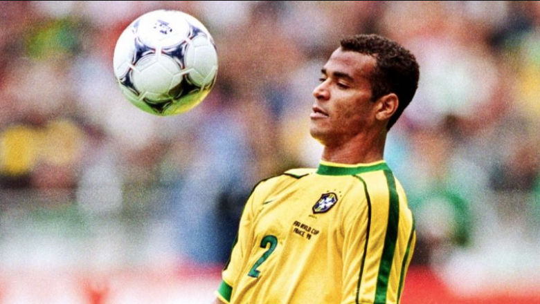 Overlapping runs by fullbacks like Cafu provide the width necessary for a successful cross