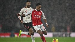 Arsenal miss chance to extend lead over Man City after dull draw with Liverpool